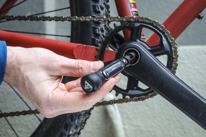 Topeak uses the cavity in the crankshaft for a smart tool for its BB Hide`n Tool