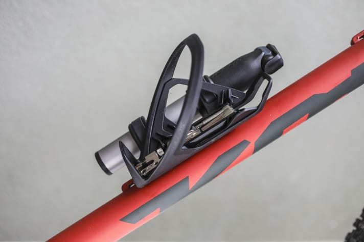 Der Syncros IS Cache 2.0 HV ist schon länger auf dem Markt aber noch immer eine gute Wahl, um den Flaschenhalter als Werkzeug-Halterung zu nutzen.