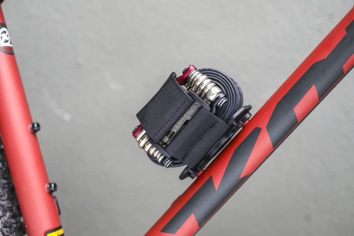 Mail order company Rose has a practical holder in its programme. However, it can only be attached to bottle cage holes.