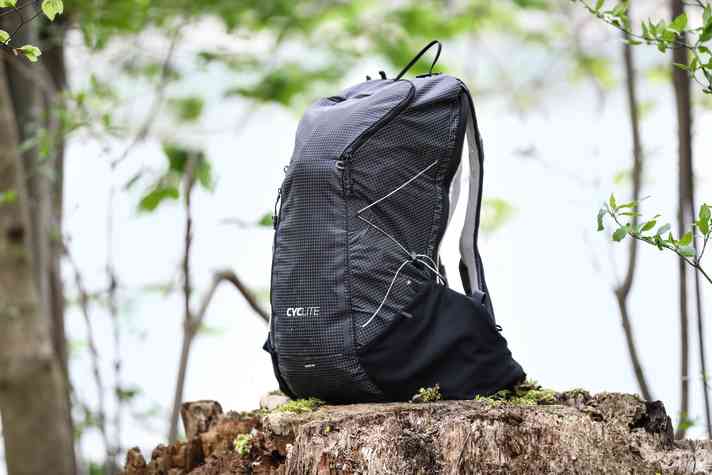 Beim Gewicht zeigt sich der Cyclite absolut minimalistisch. Trotzdem besitzt er alle wichtigen Features eines MTB-Rucksacks.