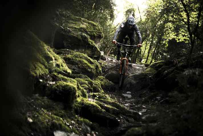 Viele dieser Trails wurden erst von der lokalen Trailcrew mit der Schaufel erst wiederbelebt.