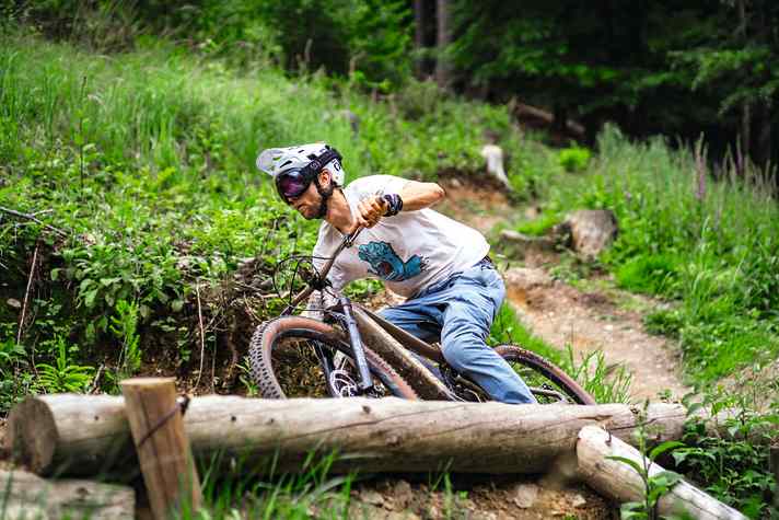 Rasmus voll in seinem Element: Maximal antreten und dann rein in die Schmelzbahn!