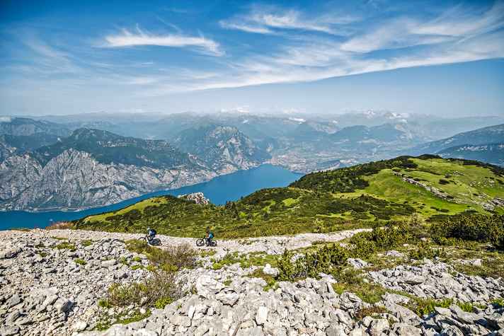Gardasee-Berge: Den Altissimo kennen die meisten Biker nur von seiner Seeseite.