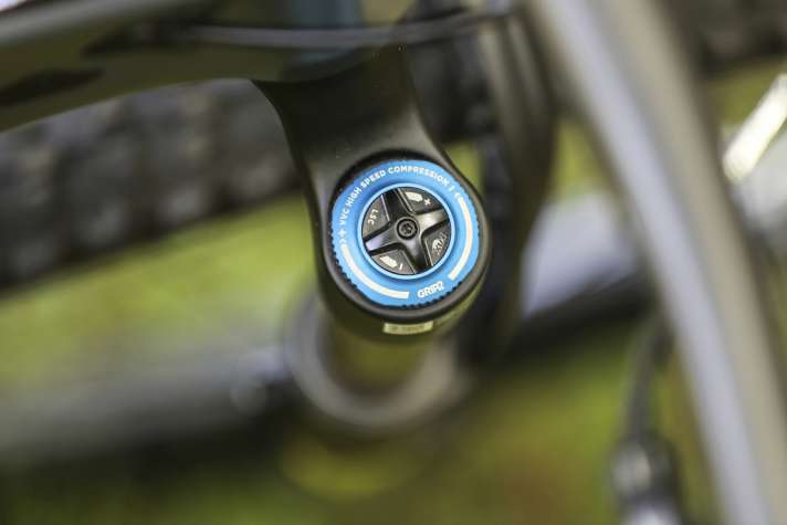 The optimum low and high-speed compression setting is something for professionals and can only be determined by extensive test rides