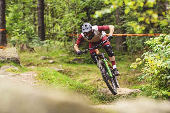 Alongside Fox and Rockshox, DVO is also presenting a new enduro fork with 38 mm stanchions for the 2025 model year. How does the DVO Onyx D1 compare to the top dogs?