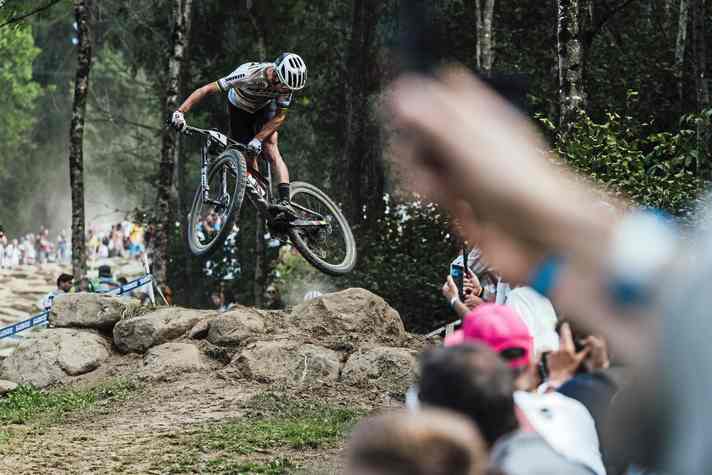 Whips don´t lie: Nino Schurter auf dem World Cup Track in Val di Sole (2022)