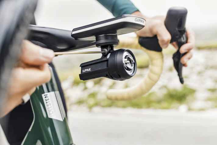 Pour les chemins de terre, mais avec homologation StVZO : Phare Lupine Grano SL