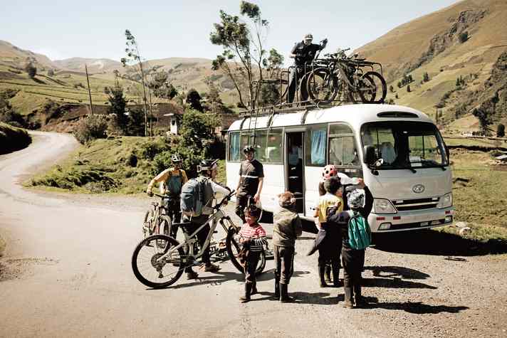 "County Deluxe": Our vehicle that will transport us for a fortnight to well over the 4000 metre mark.