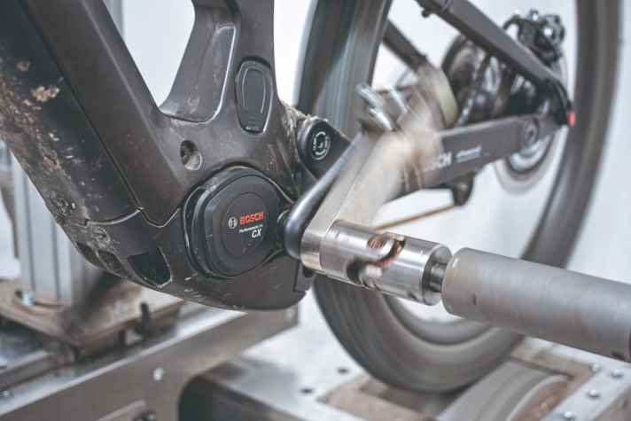 Für unsere Motorentests haben wir die E-Bike-Aggregate ausführlich im direkten Vergleich im Gelände getestet, aber auch im Labor exakt vergleichbare Leistungsdaten ermittelt.