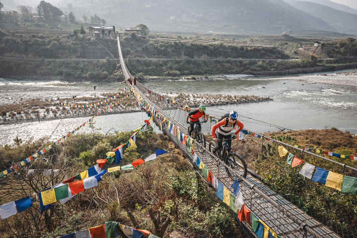 Shredding hometrails above Thimphu means cranking up to an altitude of 3000 metres. But this is quite exotic.