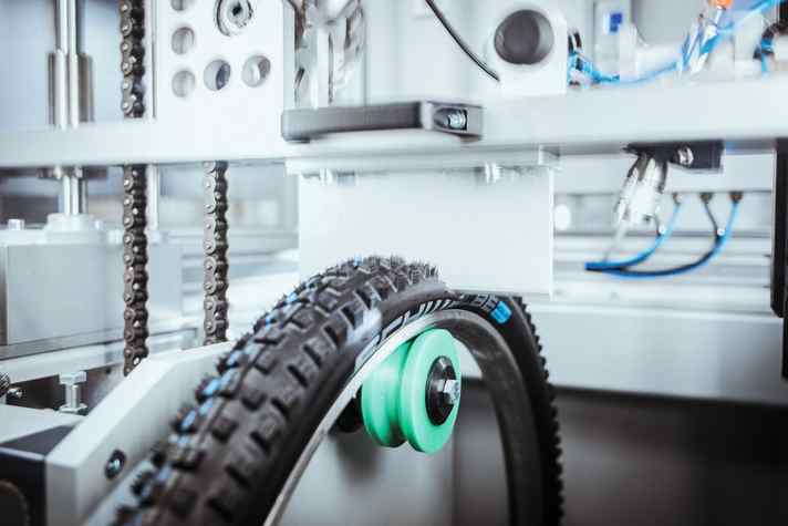 We carried out the laboratory tests under supervision on Ralf Bohle's test equipment.