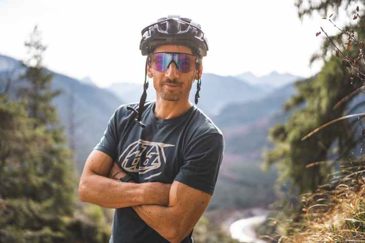 Hard to please: Tester Laurin was surprised at how much more control he had on steps with the upward-curved handlebars, but he still doesn't want to continue riding high-rise handlebars. "A maximum rise of 50 millimetres, everything else looks ugly," says Laurin.