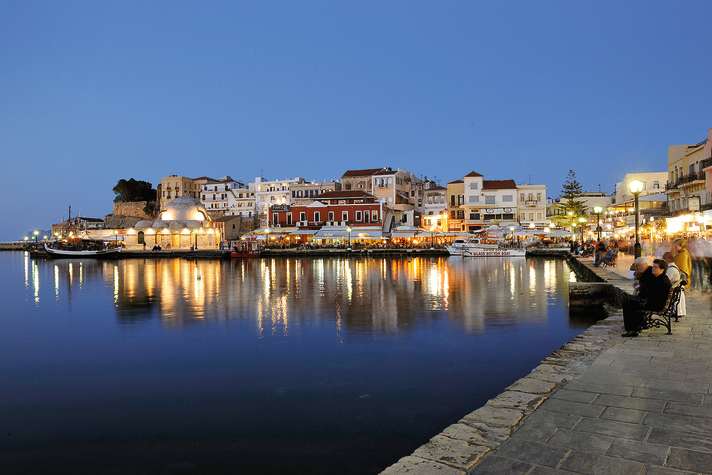 Die venezianische Hafenstadt Chania lohnt einen Sightseeing-Stopp.