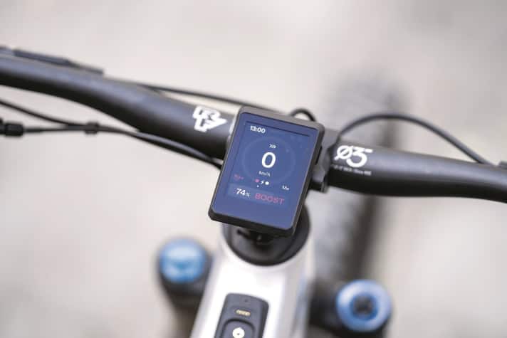 Für das aufgeräumte Farb-Display des neuen ZF-Systems sind zahlreiche Features angekündigt, die bei unserem Test jedoch noch nicht zur Verfügung standen.