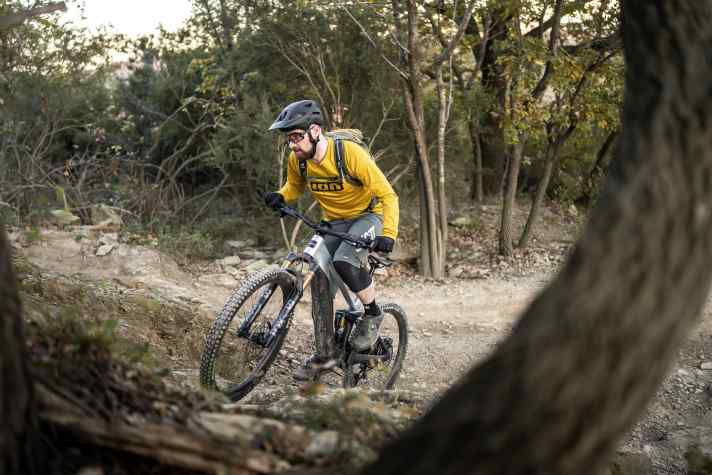 The new enduro bike from Raymon makes a convincing impression on the climbs.