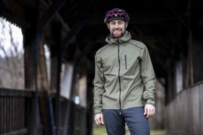 Lightweight rain jacket from weather protection expert GripGrab