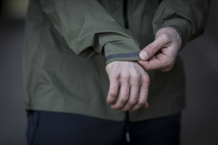 The long sleeves with reflective stripes easily reach over the gloves
