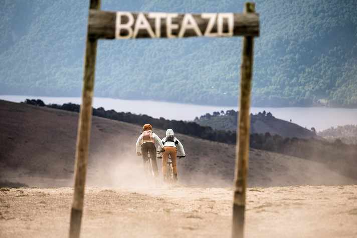 Free choice of fun and lines on the volcanic slope at Batea Mahuida!