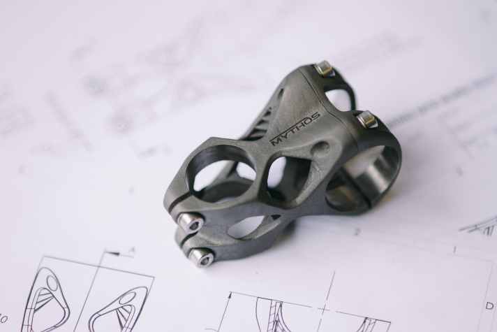 Despite the unusual gap-like design, the Mythos Ixo MTB Stem is said to be unusually stiff