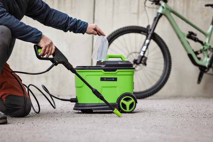 The Aqua2Go is not exactly cheap, we would have expected a little more in terms of handling and quality