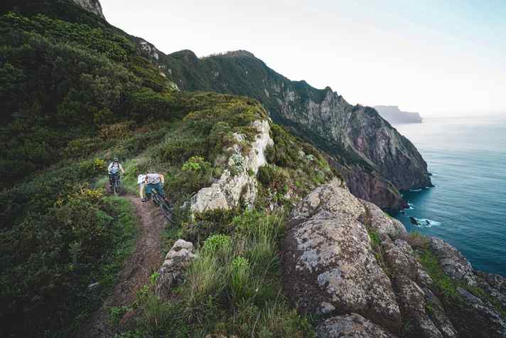 The Boca do Risco trail is a constant source of wide-eyed racers at enduro events on the island. This is how abruptly the trail suddenly scrapes along the abyss.