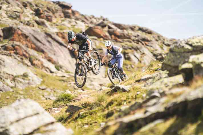 As a nature trail guy, Max didn't know what there was to do in Sölden at first. But then the shuttle driver unloaded him and his photo riders at an altitude of 2,800 metres at the start of the Fernar Trail. Bull's eye!