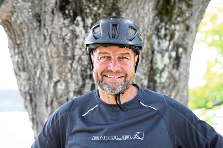 How good that this man not only has a pen with him on all his tours, but also a camera and drone: Tour author Andreas Kern.