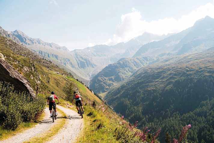 A stop at the Tauernalm is a must, say the two locals and push ahead.