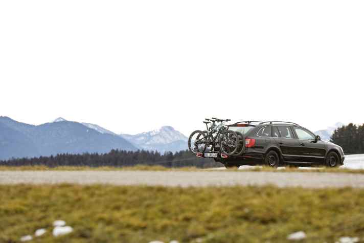 When transporting on the rear carrier, the batteries can remain in the bike. If you prefer to transport the batteries in the car, they must be stowed safely.