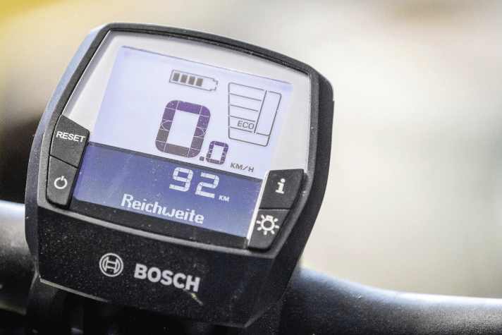 Lithium-Ionen-Akkus fühlen sich am wohlsten bei mittleren Ladezuständen. Deshalb sollte man eine Tiefenentladung möglichst vermeiden.