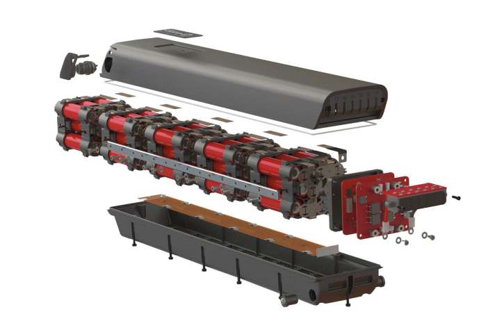 Ein klassischer Fahrrad-Akku setzt sich zusammen aus den einzelnen Zellen und dem Batterie-Management-System (BMS). Das alles wird von einem Gehäuse umschlossen.