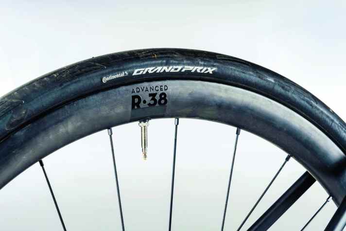 Unique: Such high-quality carbon wheels are actually only found on more expensive bikes.