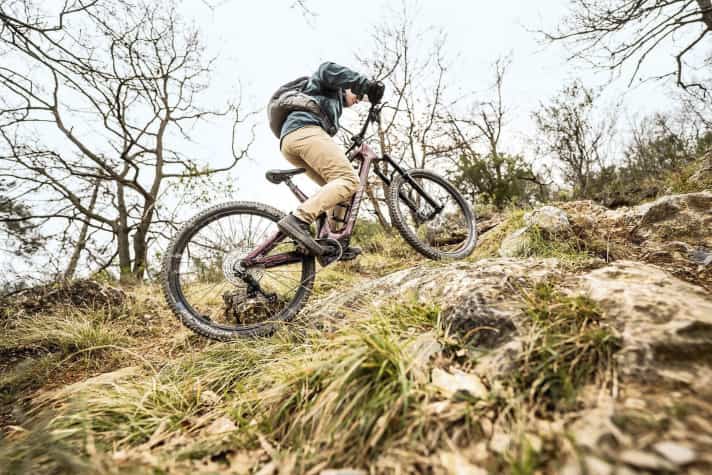 You have to tackle steep sections a little more actively to keep the bike on track and the traction isn't perfect either. However, the Neuron:Onfly climbs very well by light standards.