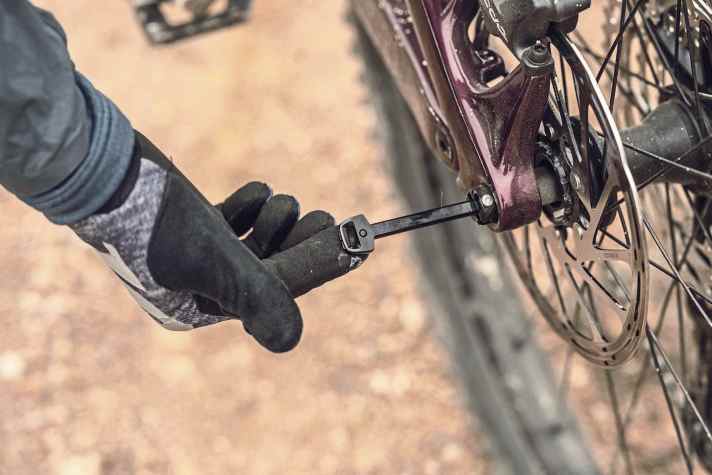 Schlaues Detail: Der Hebel für die Achse ist integriert – bei vielen anderen Bikes braucht es aktuell ein separates Werkzeug zum Ausbau des Laufrades.