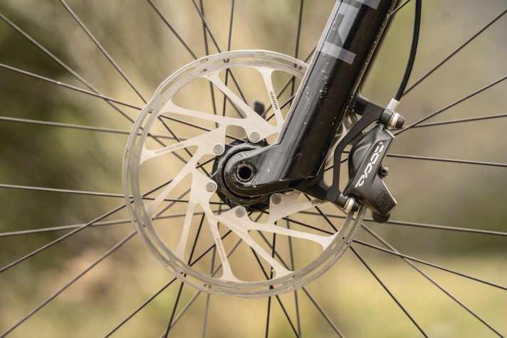 Für Verzögerung sorgt die Sram Code R.