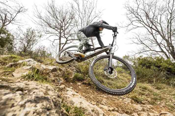 Riding fun is a top priority with the Cube AMS Hybrid One44.
