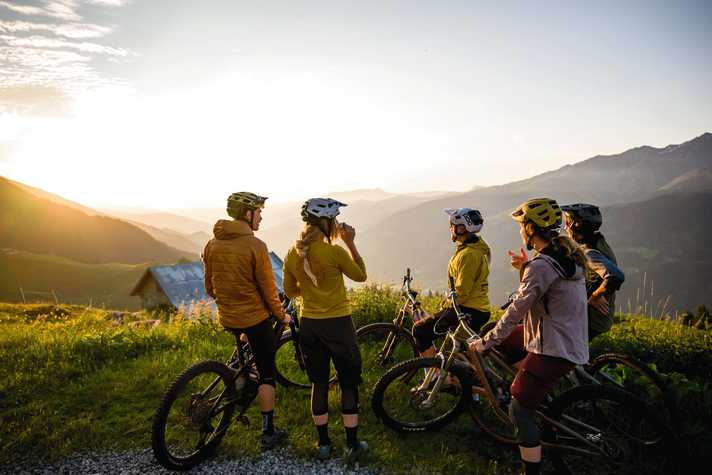 It's best to get up early on the morning of the second day, as the stage will be long. And spectacular!