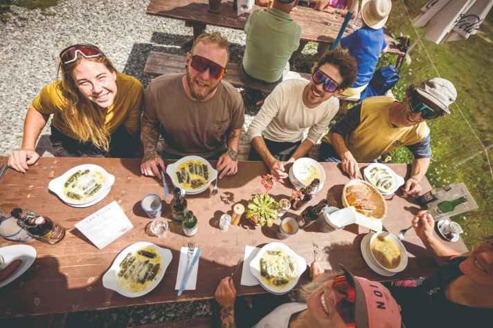 Capuns darf man nicht verpassen: Eine Art Spätzleteig in Mangold gewickelt und in Milch-Käsesoße gegart. Leckerst!