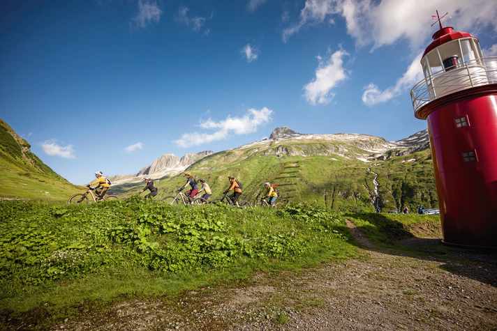 “Unterfeuer Hoek van Holland” markiert fern von der Heimat den Einstieg in die Trans Surselva.