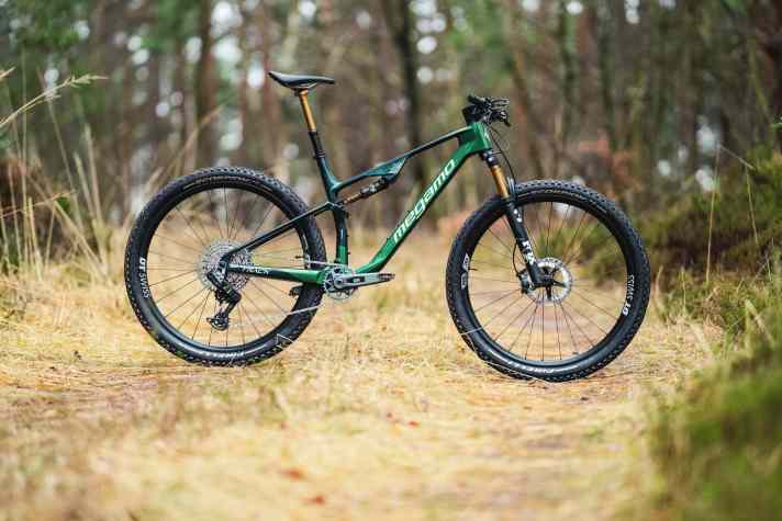 Megamo Track Race AXS