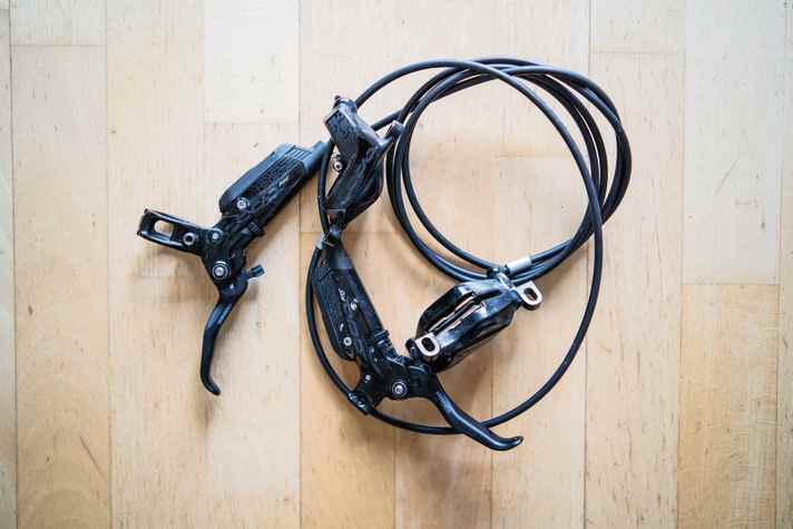 Despite bleeding and curing the pistons twice, the Code RSC still felt spongy - especially at the rear with a wandering pressure point and lame lever return. Now it's out. The old Trickstuff comes in - has worked for four years without any drama.