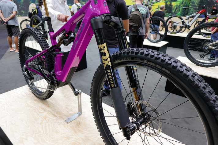 The most downhill DJI bike from Crussis comes with the new Fox Podium upside-down fork.