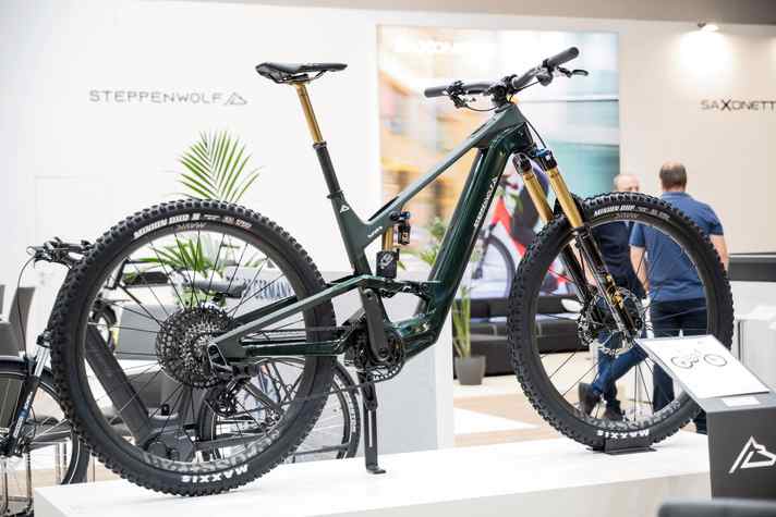 The top model of the Steppenwolf Tundra has a strikingly progressive frame design and should deliver 170 mm of travel.