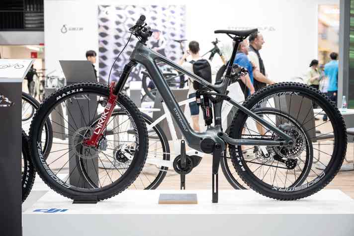 Die günstigeren Carbon-Fullys von Steppenwolf mit DJI-Motor haben nur 160 mm Hub, hören aber auch auf den Namen Tundra.