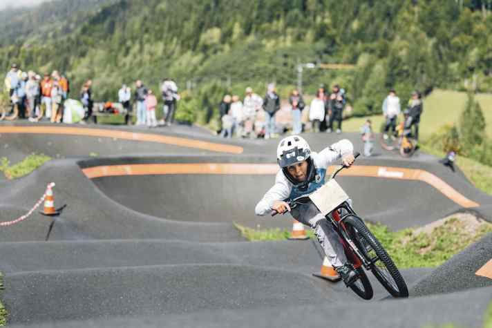 Pedal until your lungs are on fire: here on the pump track above the valley station.