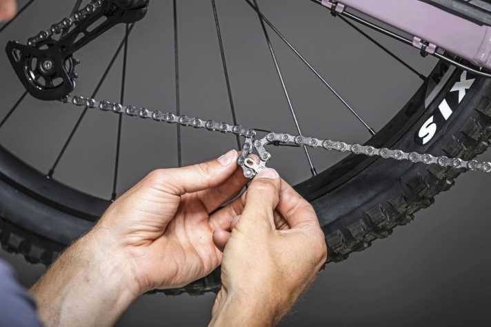 Cable ties make it easier to insert the chain lock.