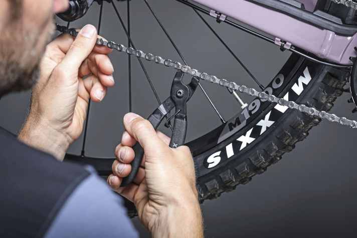 Chain locks can be opened quickly and easily with chain lock pliers.