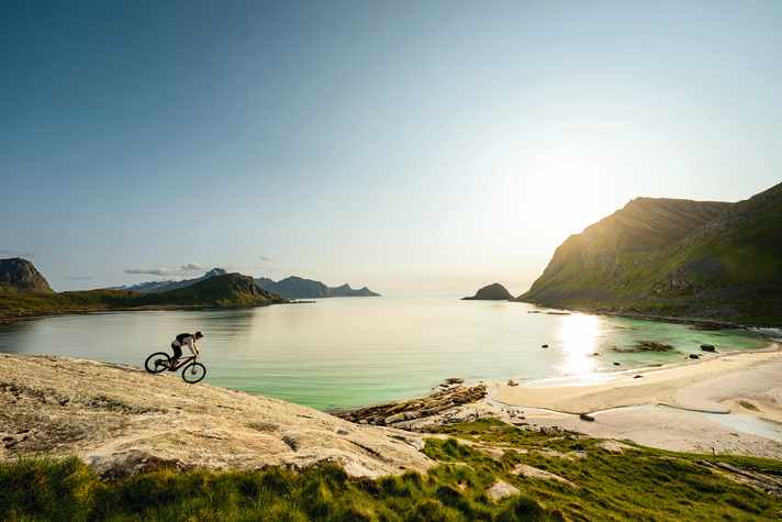 Midnight sun: That special light when the sun stays on the horizon for hours.