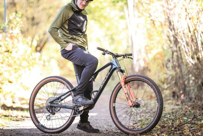 The pockets of Rose's Primaloft trousers are too small for large hands and wallets. They are also too small for large smartphones.