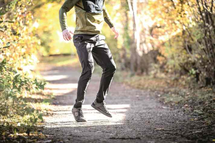 The Rose Trail Primaloft Pants taper downwards and fit snugly on the lower leg.